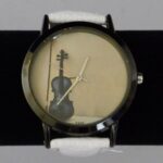 Horloge viool met witte band