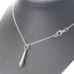 Hangertje microfoon zilverkleurig met ketting 45 cm